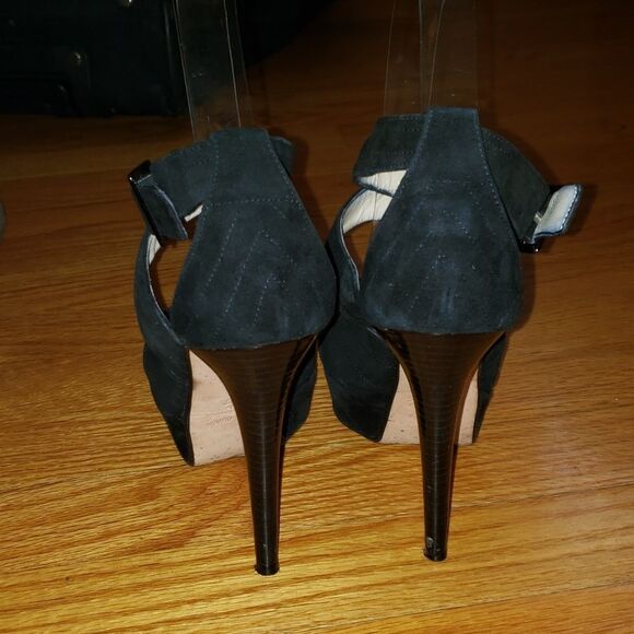 Ron Donovan Heels  - Picture 5 of 9